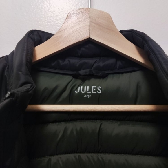 Sleeveless jacket - Picture 3 of 3